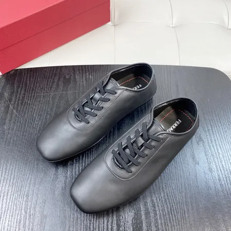 フェラガモ カジュアルシューズ