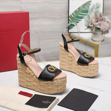 ヴァレンティノ サンダル