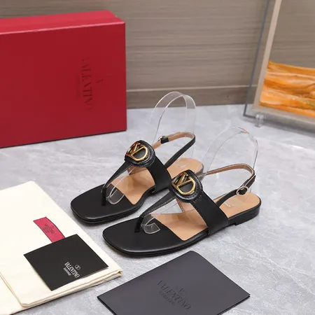 ヴァレンティノ サンダル