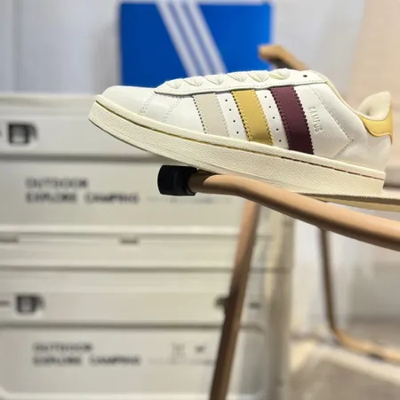 アディダス カジュアルシューズ