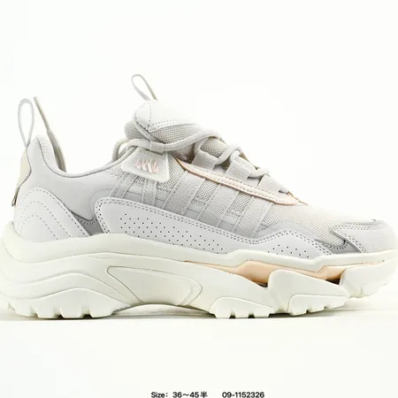 アディダス スニーカー