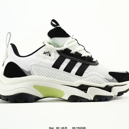 アディダス スニーカー