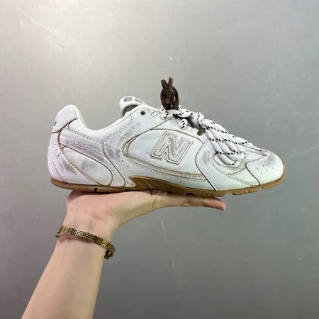 ミュウミュウ カジュアルシューズ