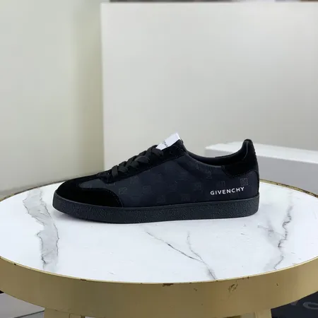 ジバンシィ カジュアルシューズ