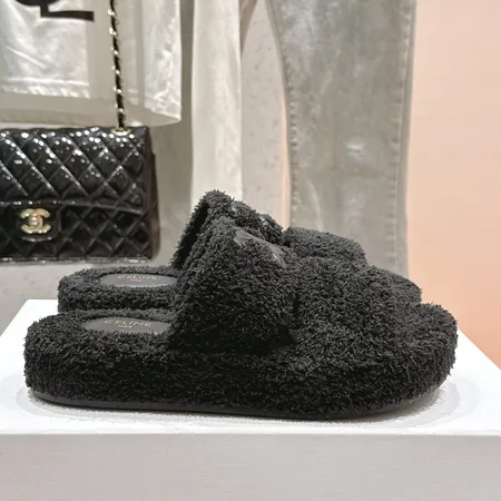 セリーヌ スリッパ