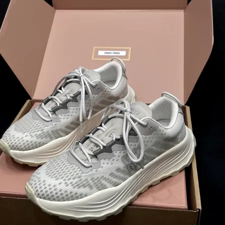 ミュウミュウ スニーカー