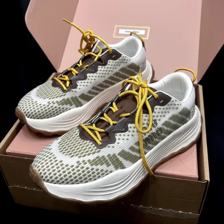 ミュウミュウ スニーカー