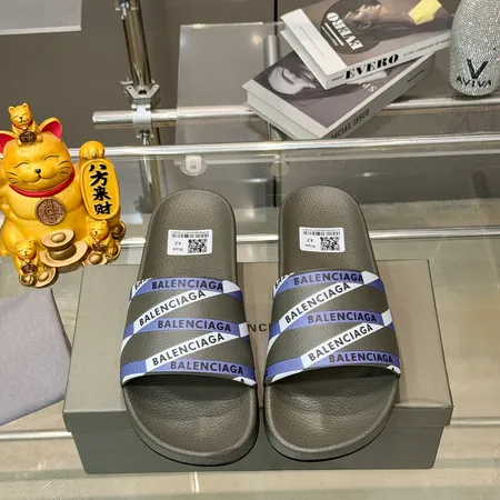 バレンシアガ スリッパ
