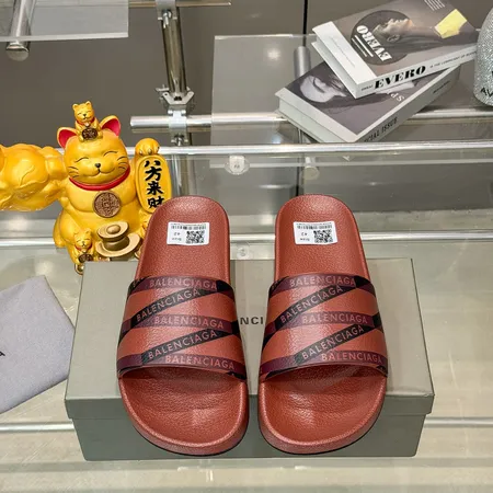 バレンシアガ スリッパ