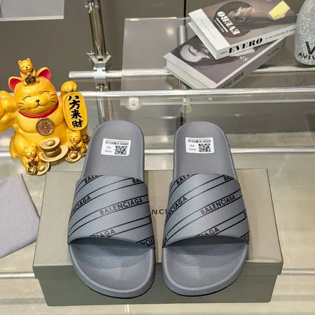 バレンシアガ スリッパ