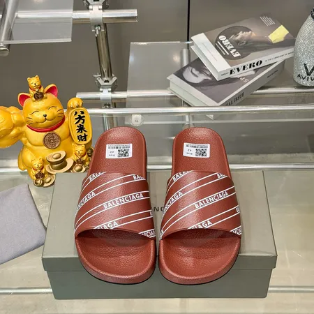 バレンシアガ スリッパ