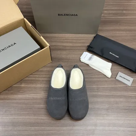 バレンシアガ スリッパ