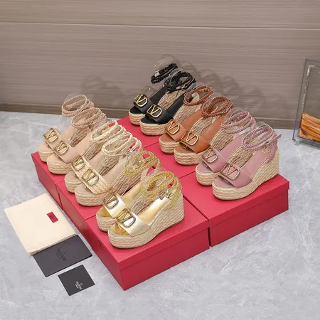 ヴァレンティノ サンダル