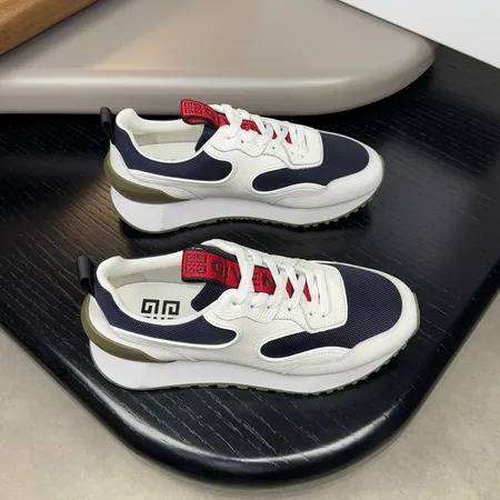 ジバンシィ スニーカー