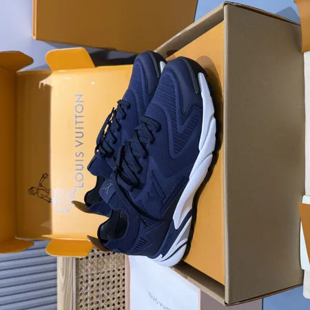 ルイヴィトン スニーカー