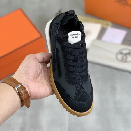 エルメス スニーカー