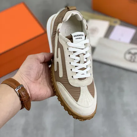 エルメス スニーカー