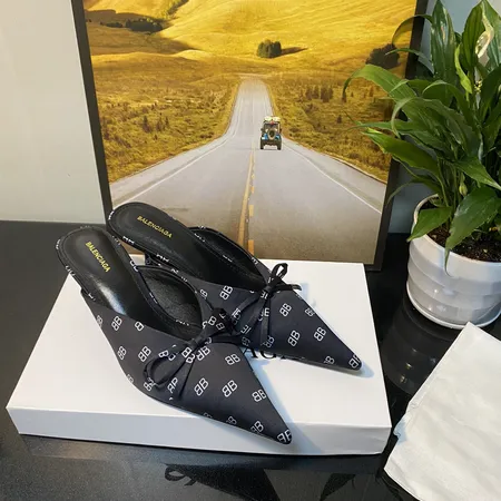 バレンシアガ スリッパ