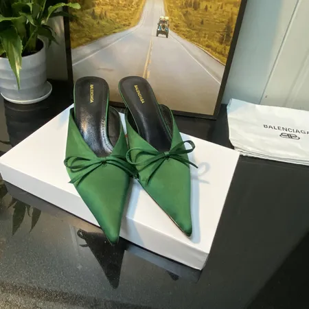 バレンシアガ スリッパ