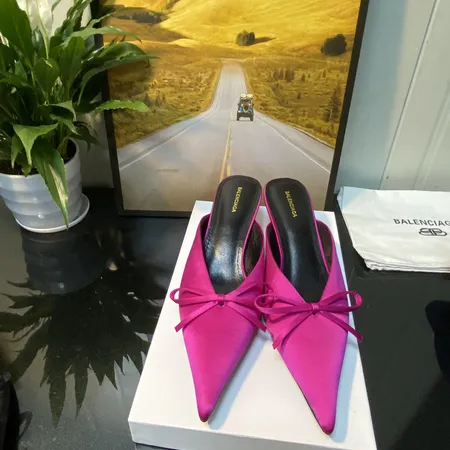 バレンシアガ スリッパ