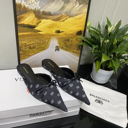 バレンシアガ スリッパ