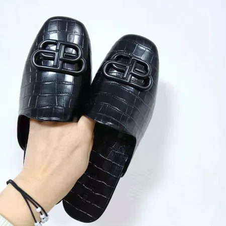 バレンシアガ スリッパ