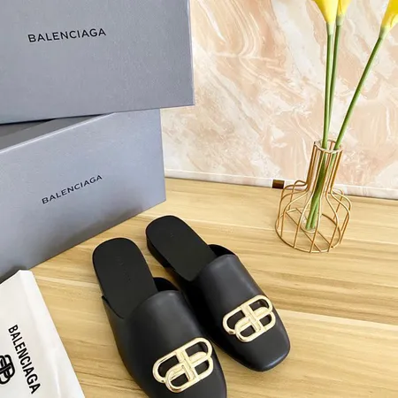 バレンシアガ スリッパ