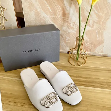 バレンシアガ スリッパ