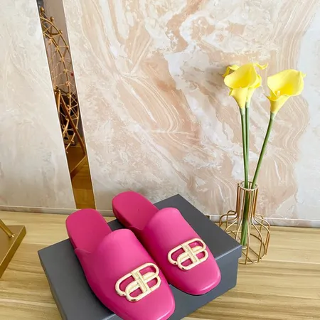 バレンシアガ スリッパ