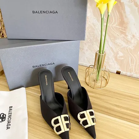 バレンシアガ サンダル