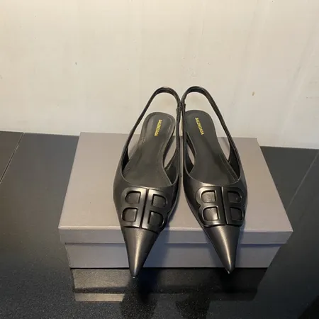 バレンシアガ サンダル