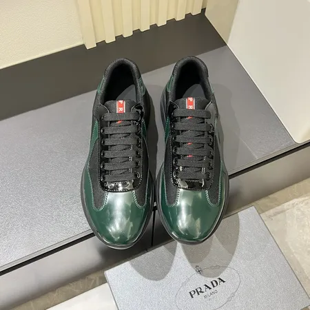 プラダ スニーカー