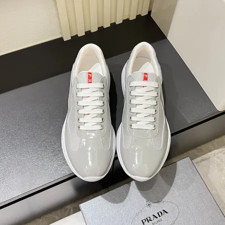 プラダ スニーカー