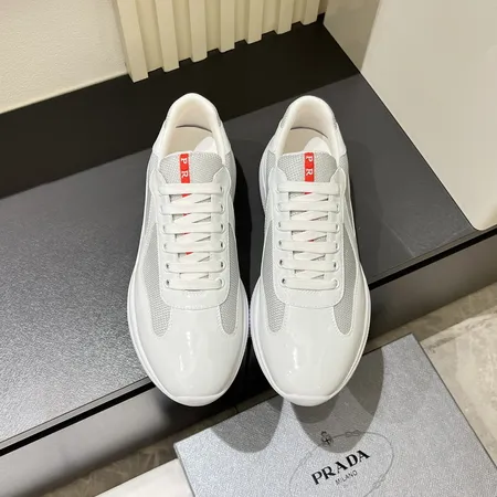 プラダ スニーカー