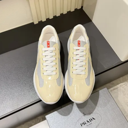 プラダ スニーカー