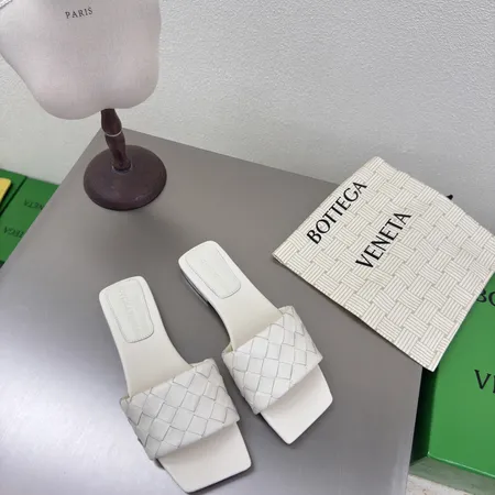 ボッテガ ヴェネタ スリッパ
