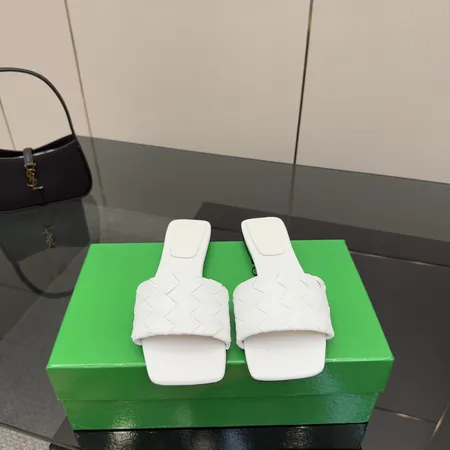 ボッテガ ヴェネタ スリッパ