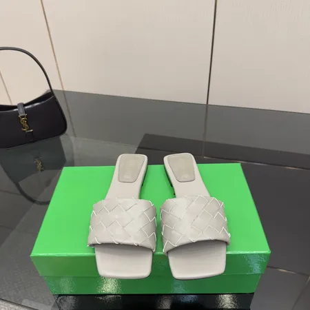 ボッテガ ヴェネタ スリッパ