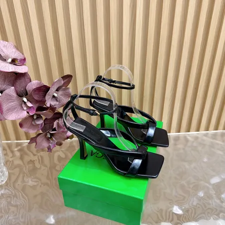 ボッテガ ヴェネタ サンダル