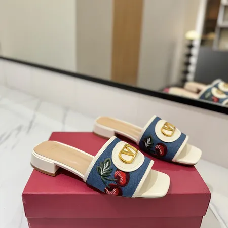 ヴァレンティノ スリッパ