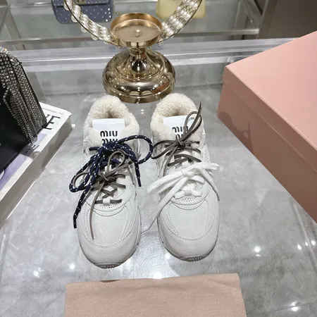 ミュウミュウ スニーカー