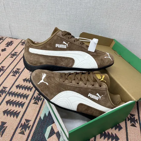 プーマ スニーカー