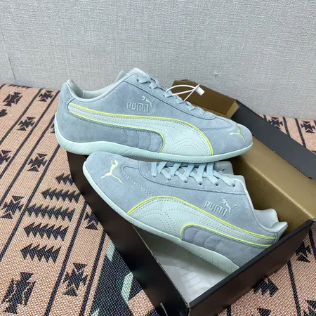 プーマ スニーカー