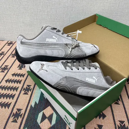 プーマ スニーカー