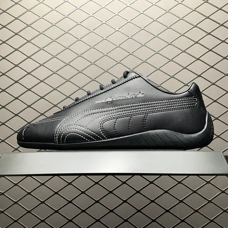 プーマ スニーカー