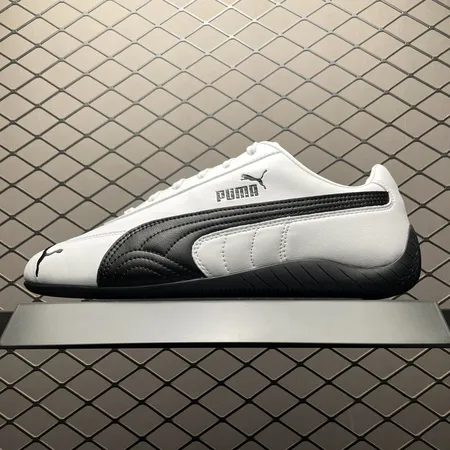プーマ スニーカー