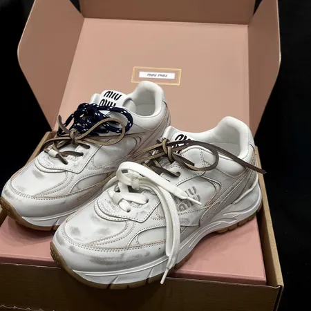 ミュウミュウ スニーカー