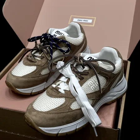 ミュウミュウ スニーカー
