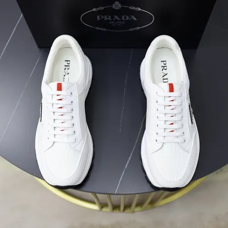 プラダ カジュアルシューズ