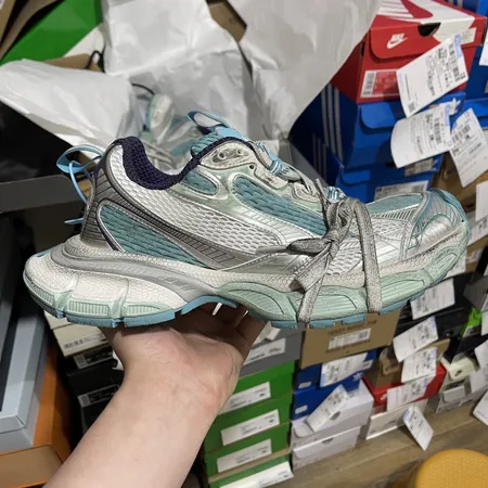 バレンシアガ スニーカー